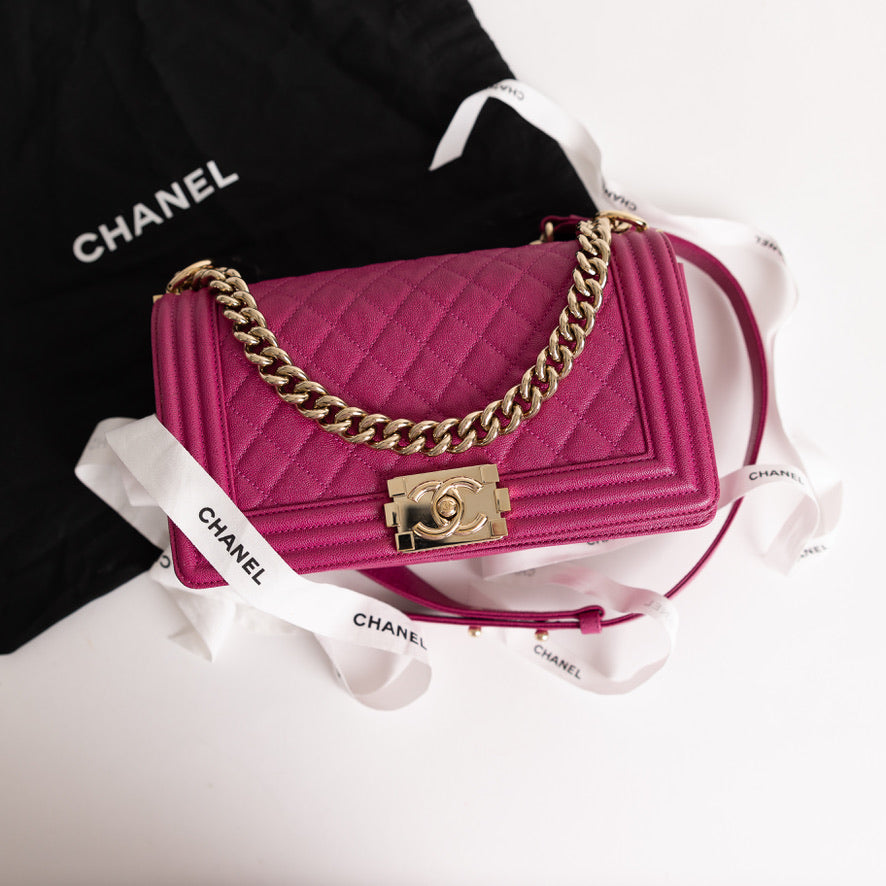 Chanel Medium Boy Bag Rasberry Caviar – Now You Glow